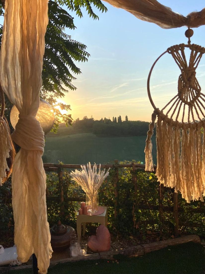 Tenda in lino e acchiappasogni al tramonto